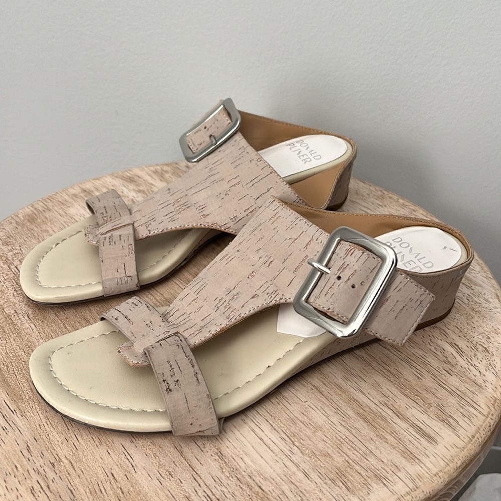 Donald Pliner Vine Wedge Sandals in Tan Sz 7 NWOB
